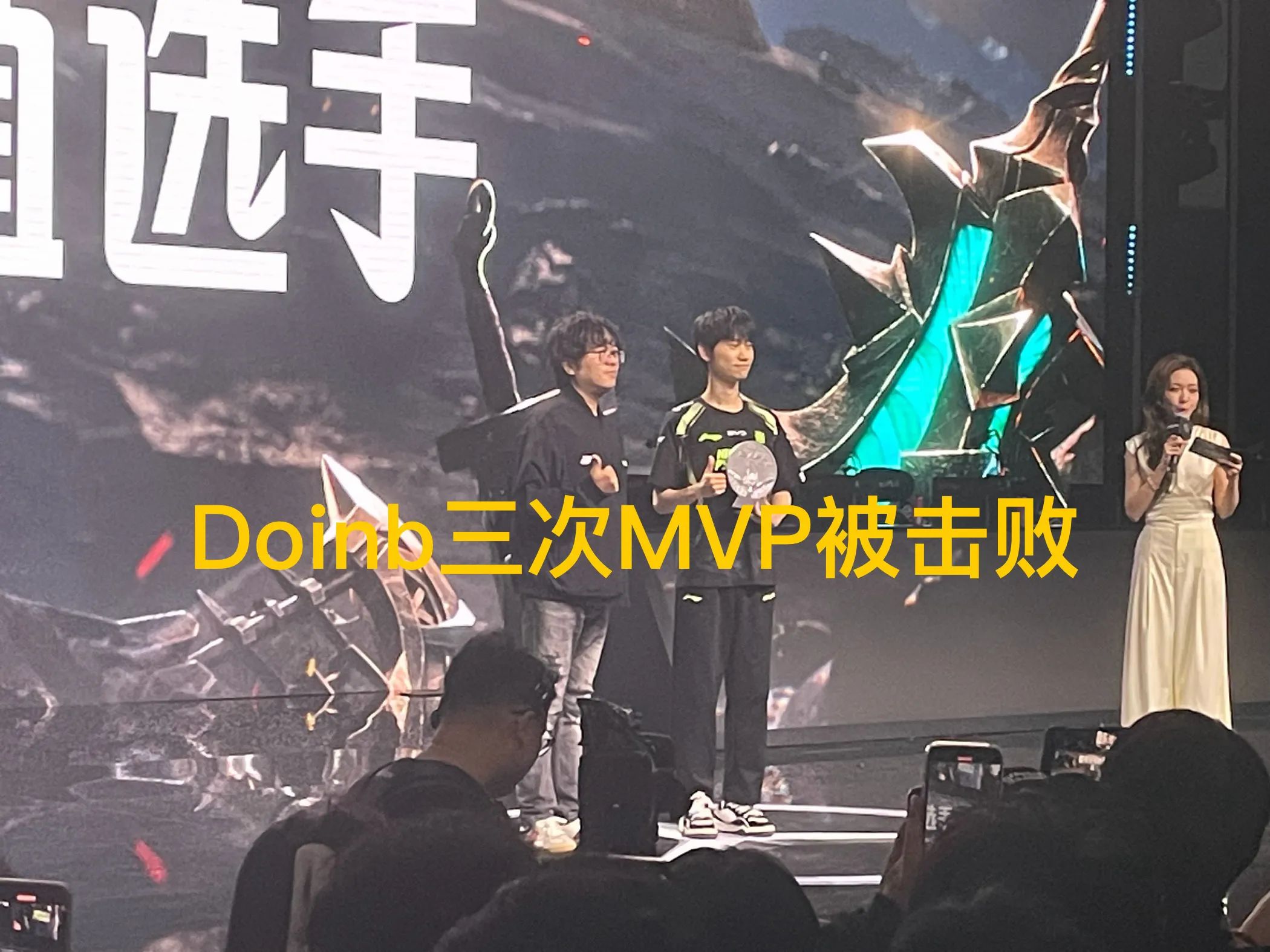 Rookie意外战胜老鹰，败北引爆全场！
