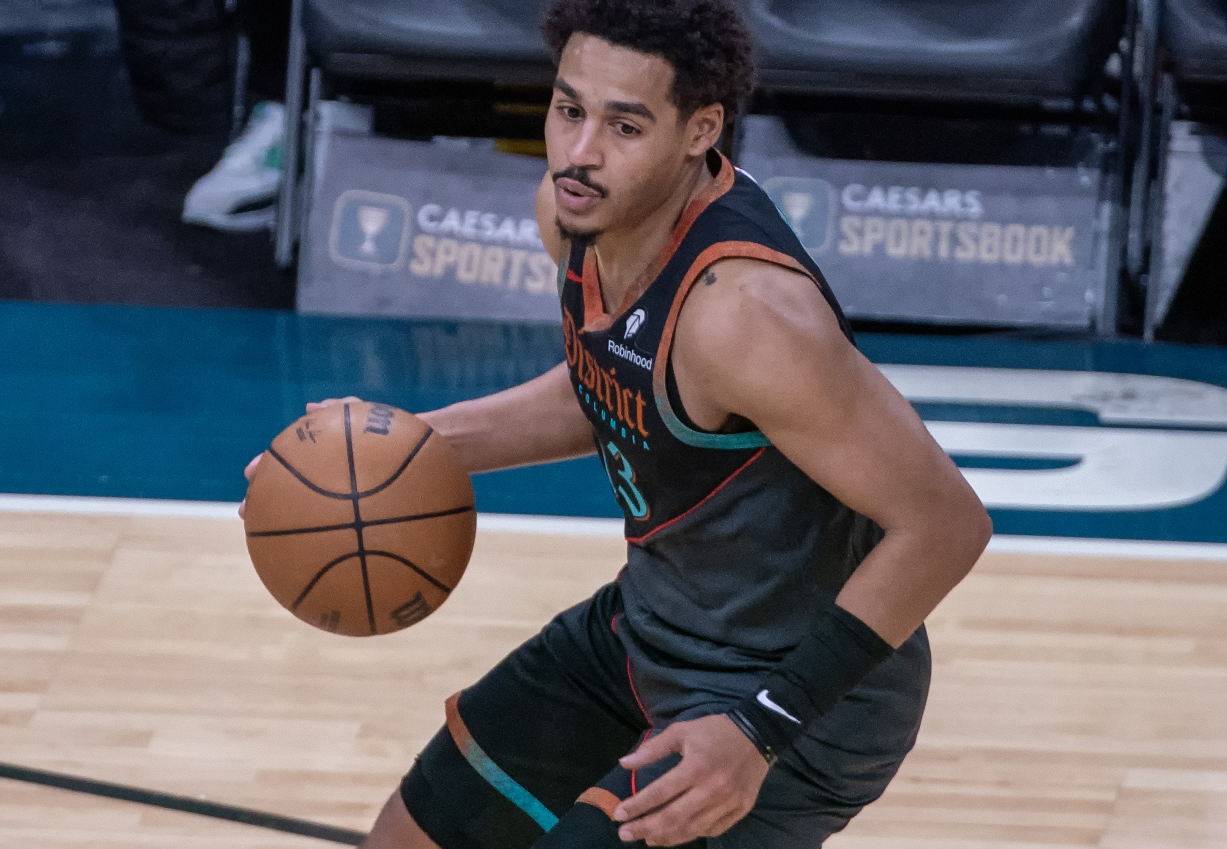 关于欧篮联今夜走向成谜，多伦多猛龙临场应变，信心回归，临场指挥获称赞的信息